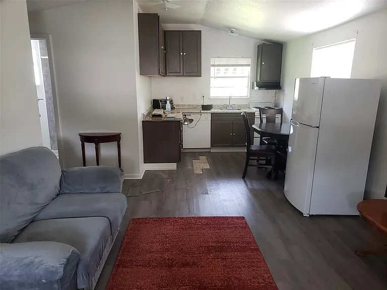 3818 Hamid Blvd — Photo 4