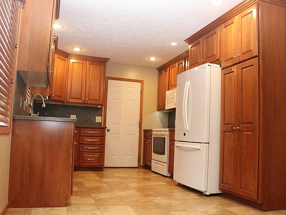 2nd image of 4703 Parklane Dr