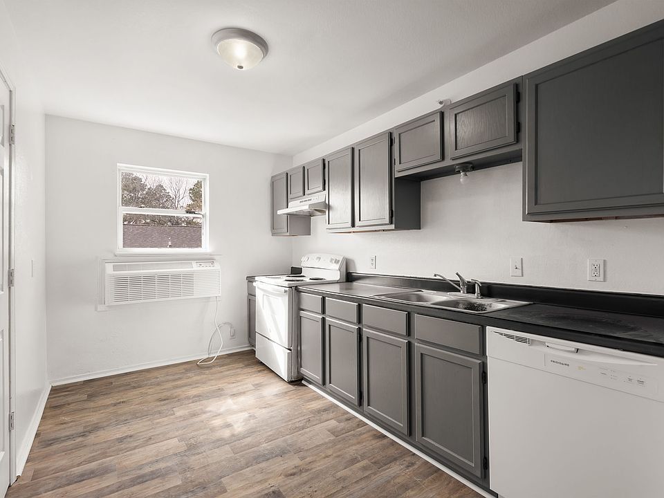 1st image of 1028 S 40th St