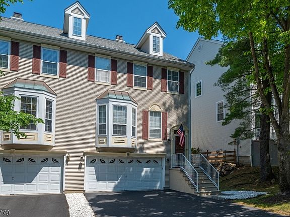 2nd image of 20 Bobolink Ct