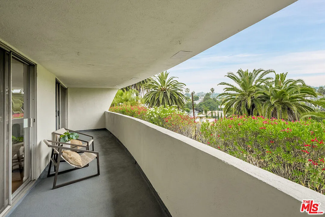 2 bed, 798 sqft, $4,200 — Photo 4