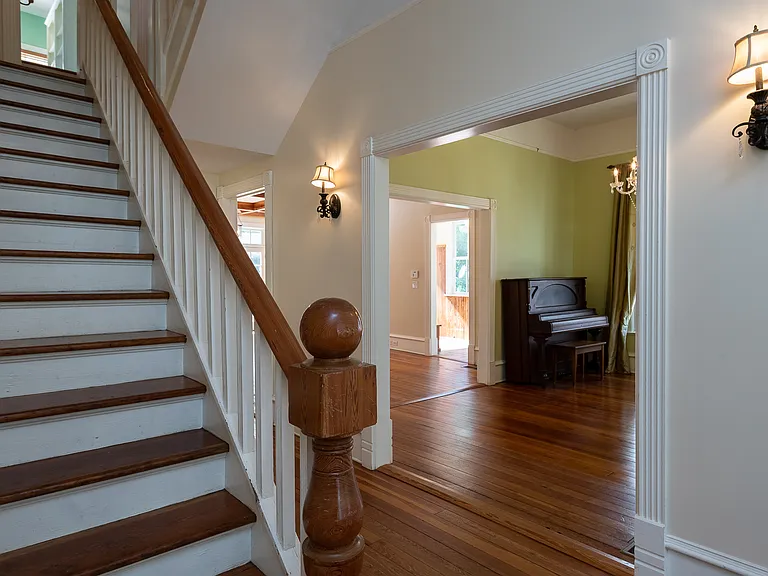 765 Woodland Ave SE — Photo 36