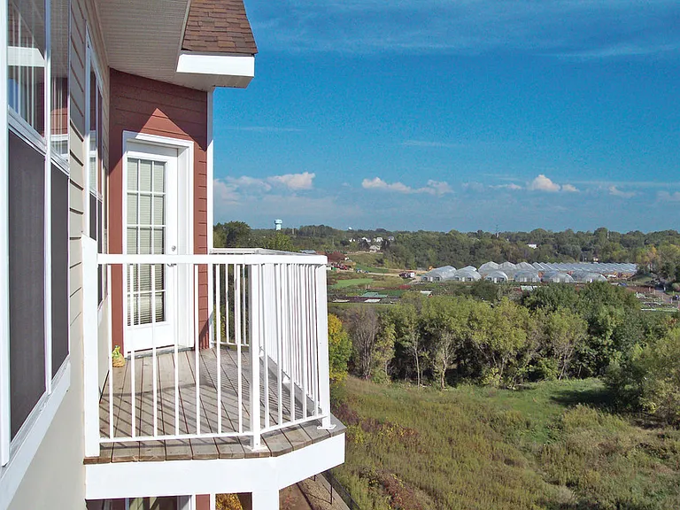 Blackberry Pointe Apartments — Photo 11