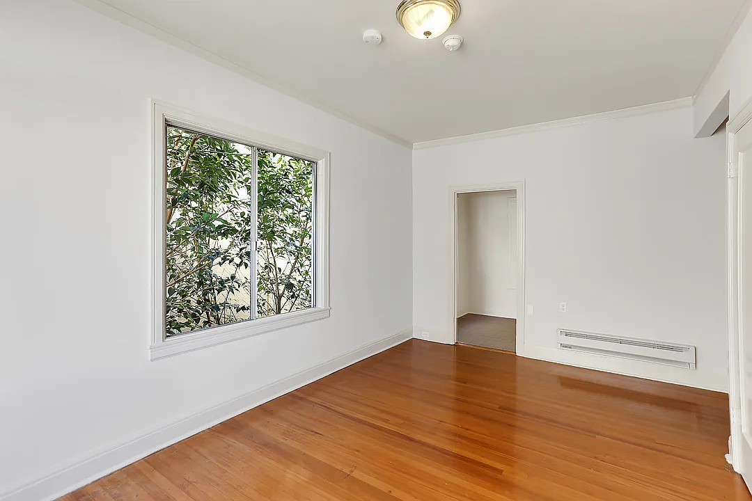 2085 Sacramento St — Photo 4