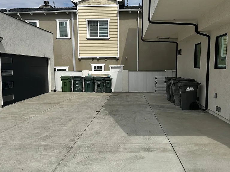 2321 Vanderbilt Ln #B — Photo 21