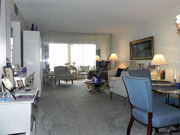 4th image of 4350 Hillcrest Drive #606