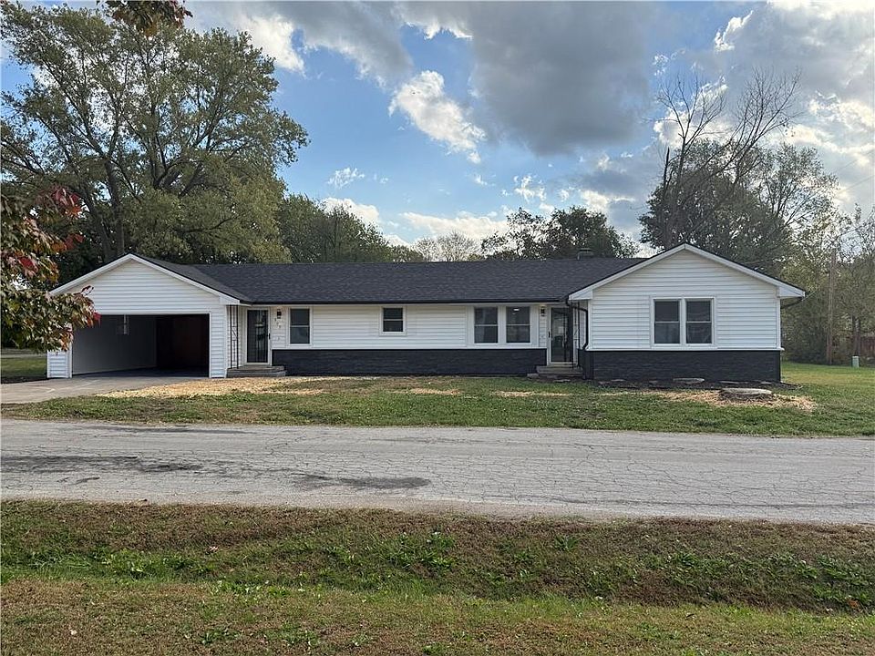 1st image of 905 Gale Ln