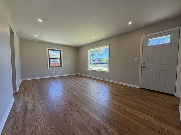 2nd image of 1010 Shorecrest DRIVE