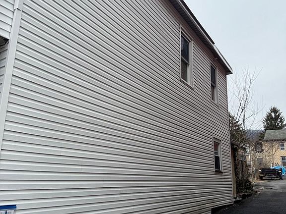 2nd image of 815 E Webster St