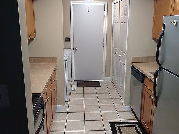 4th image of 6896-B Stratford Cir