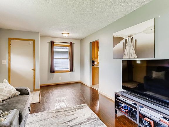 4th image of 150 92nd Ave NE