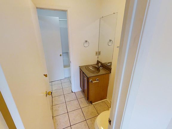 5th image of 10 Deerfield Dr APT D