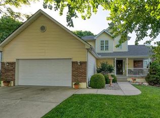 716 NE Ridge Creek Dr, Blue Springs, MO 64014