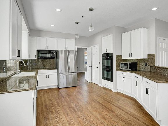 5th image of 13488 Marion St