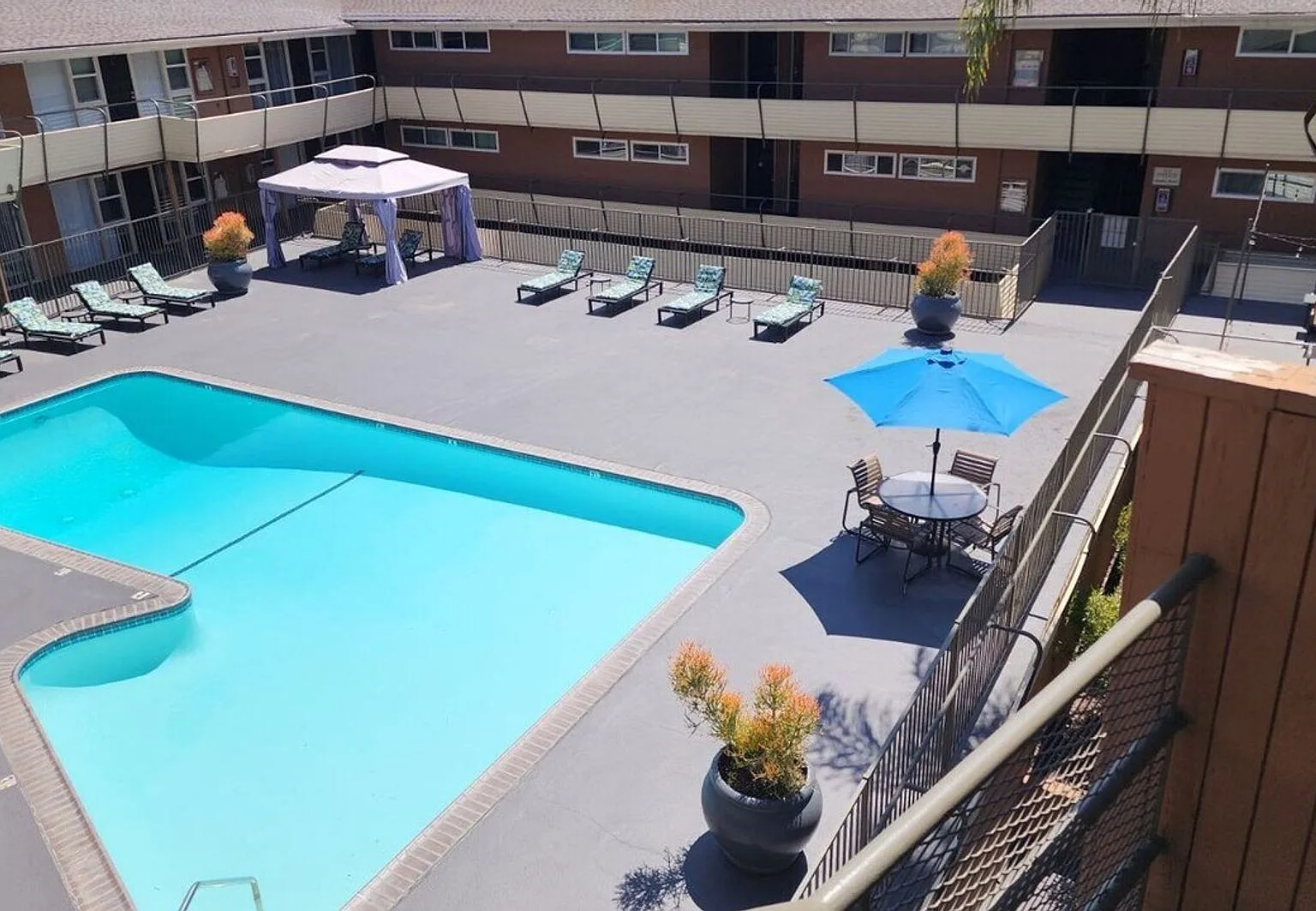 Terraces at South Pasadena Apartments — Photo 3