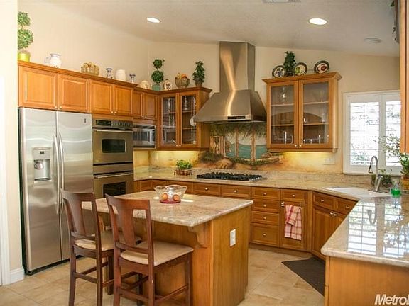 3rd image of 401 Basil Ct