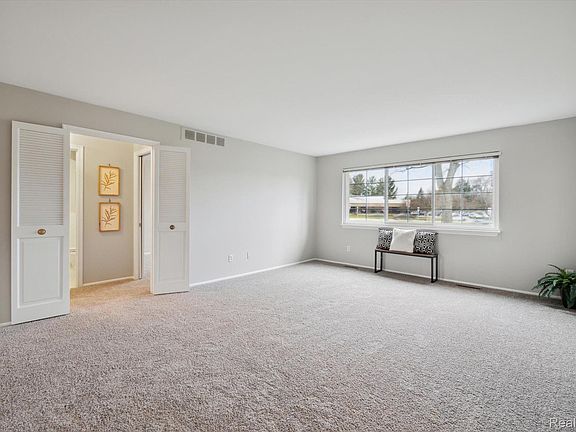 5th image of 42536 Woodward Ave APT B1