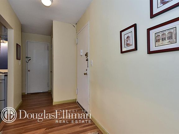 4th image of 25 Sunnyside Dr APT 3D