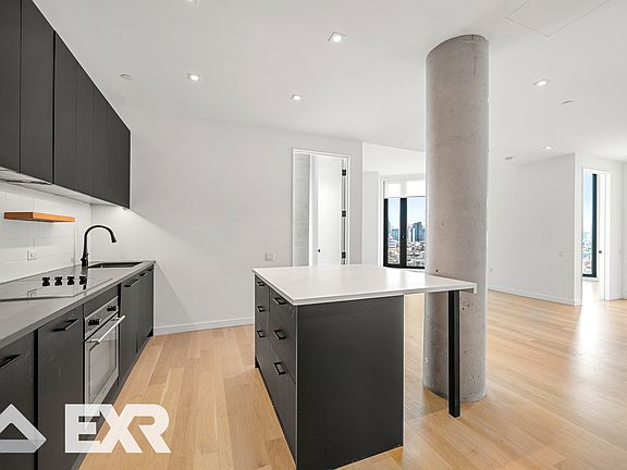 5th image of 329 Broadway #1410