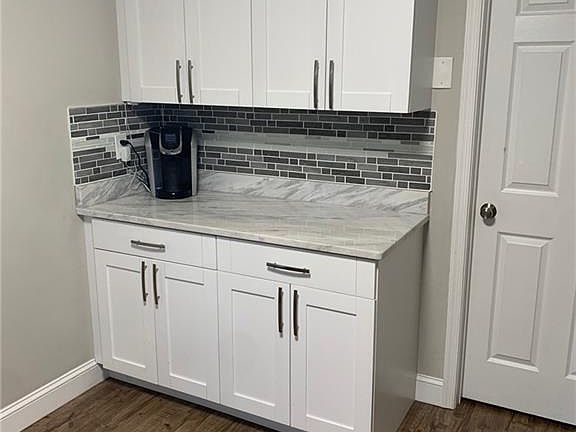3rd image of 200 Cortland Ln