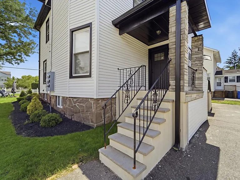 150 Ridge Rd #2 — Photo 2