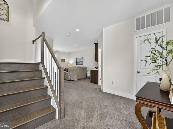 4th image of 23043 Sullivans Cove Sq