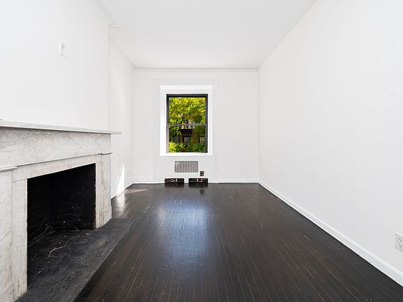 2nd image of 125 E 30th St #4X