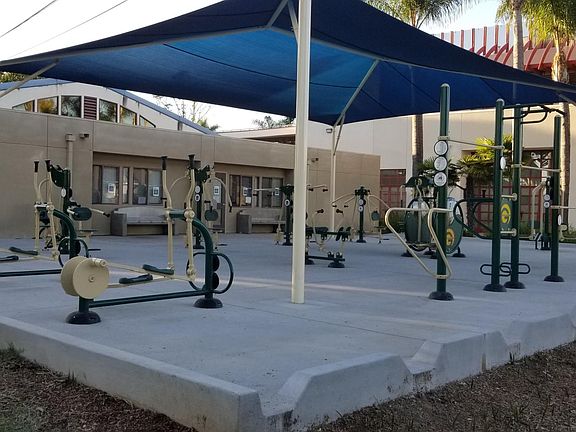 Free outdoor gym 2.5 blocks away