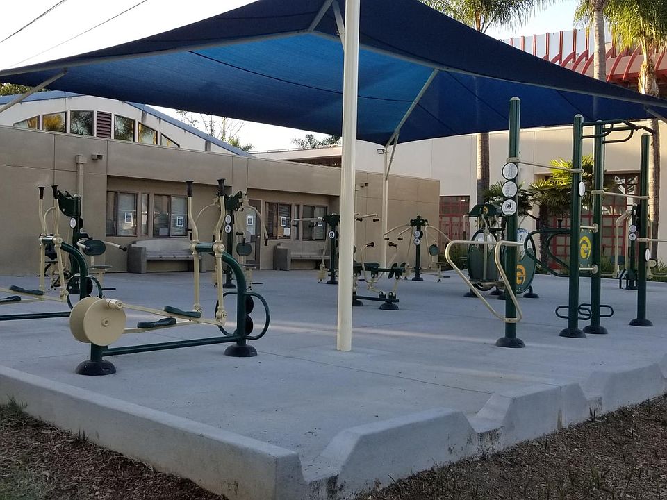 Free outdoor gym 2.5 blocks away