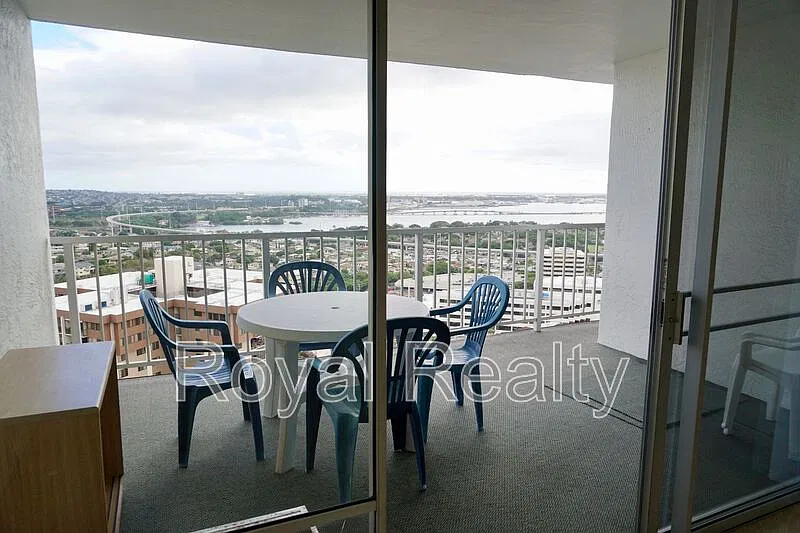 1 bed, 1.0 bath, 603 sqft, $1,900 — Photo 3