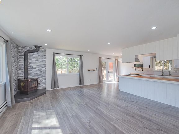 4th image of 20472 Sherry Ln