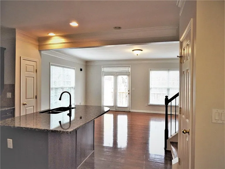 10829 Yorkwood St — Photo 11