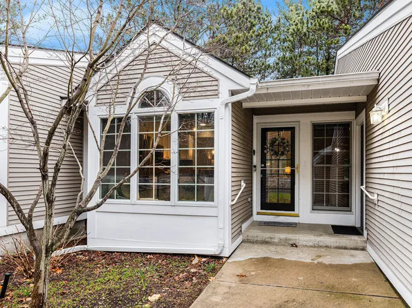 3327 Woodwind Dr NE #40, Grand Rapids, MI 49525