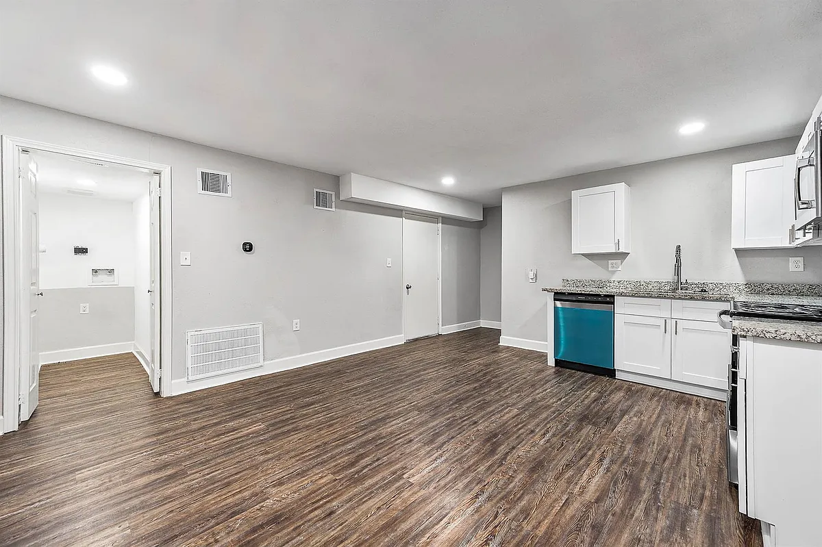 Building Photo - 611 N Pruett St #B