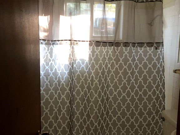 4th image of 4404 Davenport St APT 2