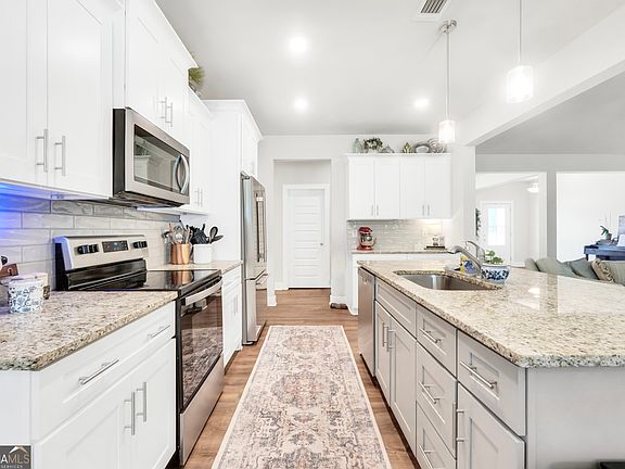 4th image of 203 Oak Ridge Dr