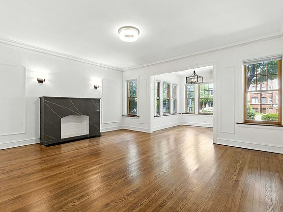 2nd image of 1233 W Winnemac Ave #1W