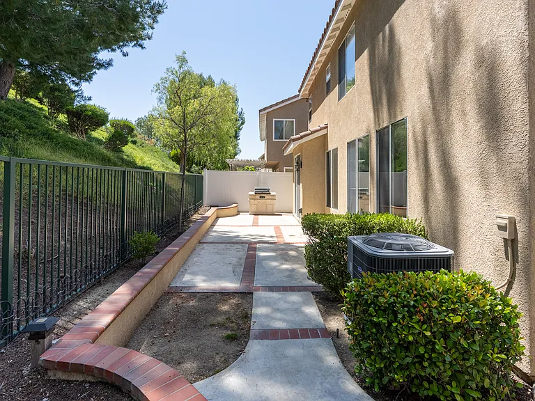 8704 E Wiley Way — Photo 23