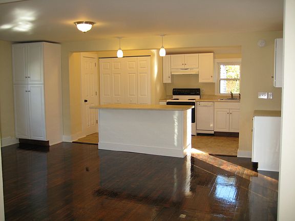 4th image of 12 Walnut St