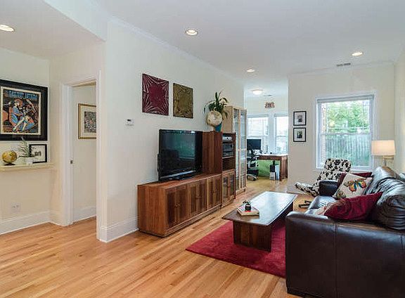 2nd image of 2548 W Sunnyside Ave #3