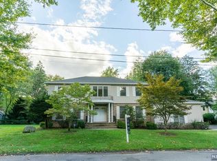 80 Beacon St, Haworth, NJ 07641