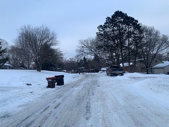 4th image of 1999 Kenwood Dr W