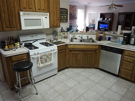 4th image of 8445 Emerald Cir