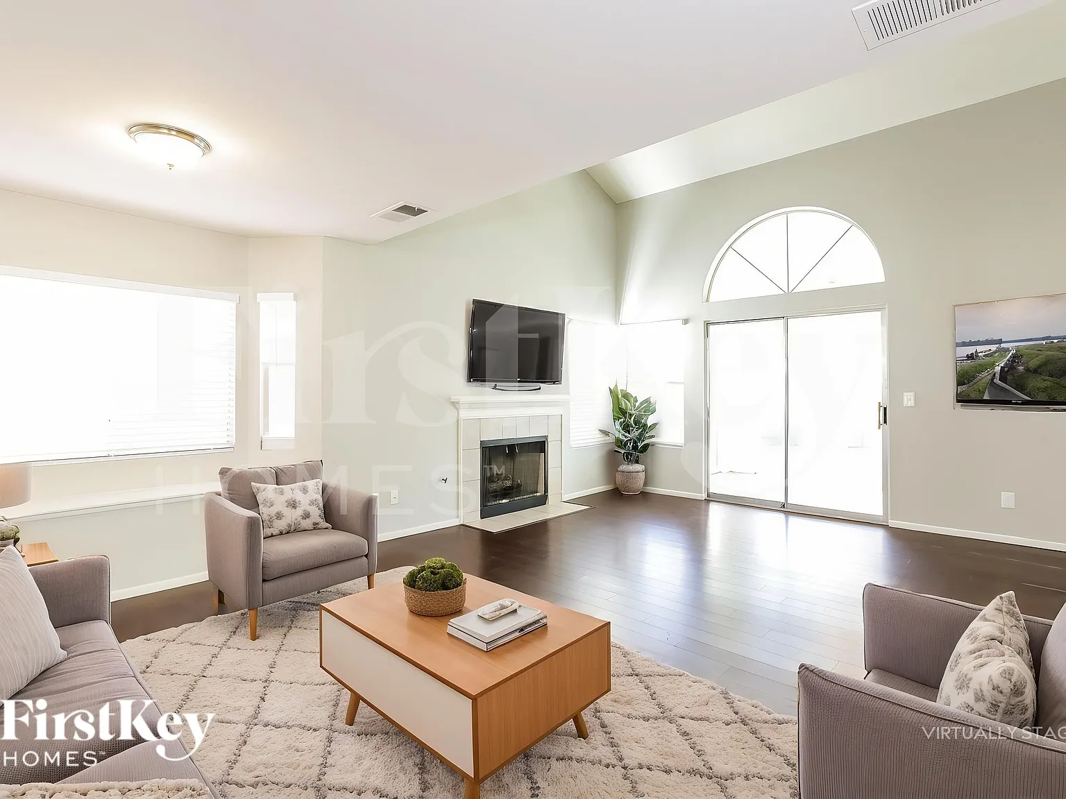3 bed, 2.5 bath, 1979 sqft, $1,930 — Photo 4