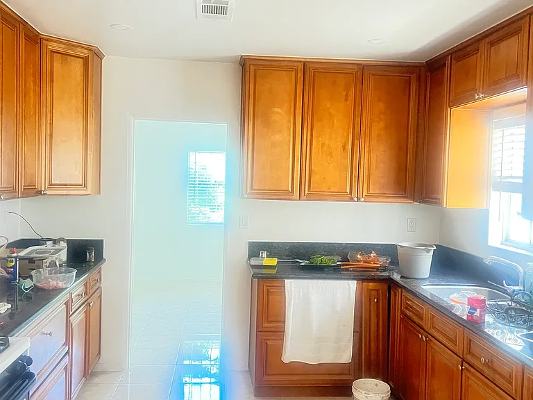 1324 Milton Ave — Photo 2