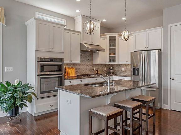 5th image of 9 Sierra Ct #9