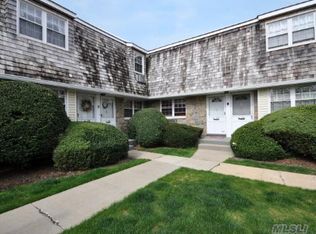 4017 Wilshire Ln, Oakdale, NY 11769