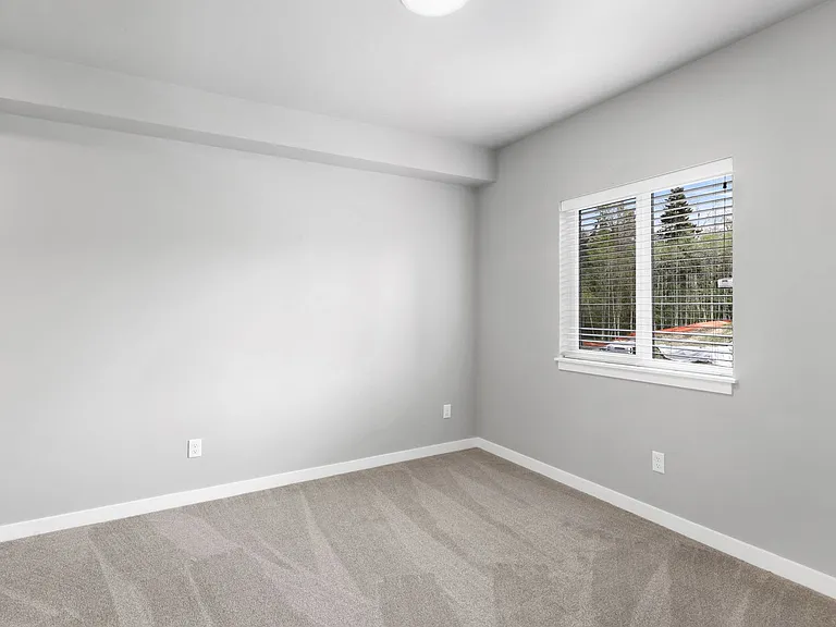 Kingsway Apartments — Photo 154