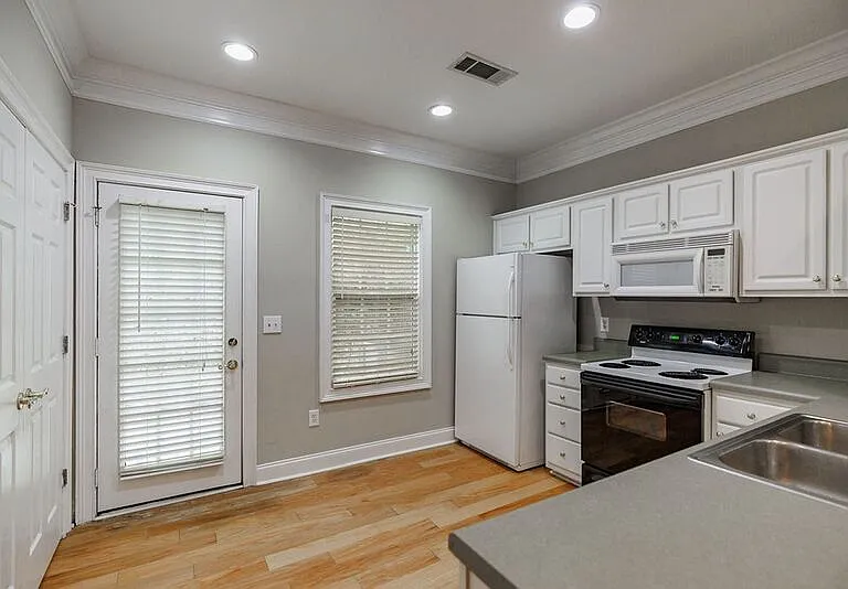101 Wood Lake Dr #309 — Photo 8