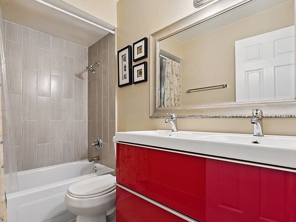 3rd image of 2005 Valencia Dr APT 109D